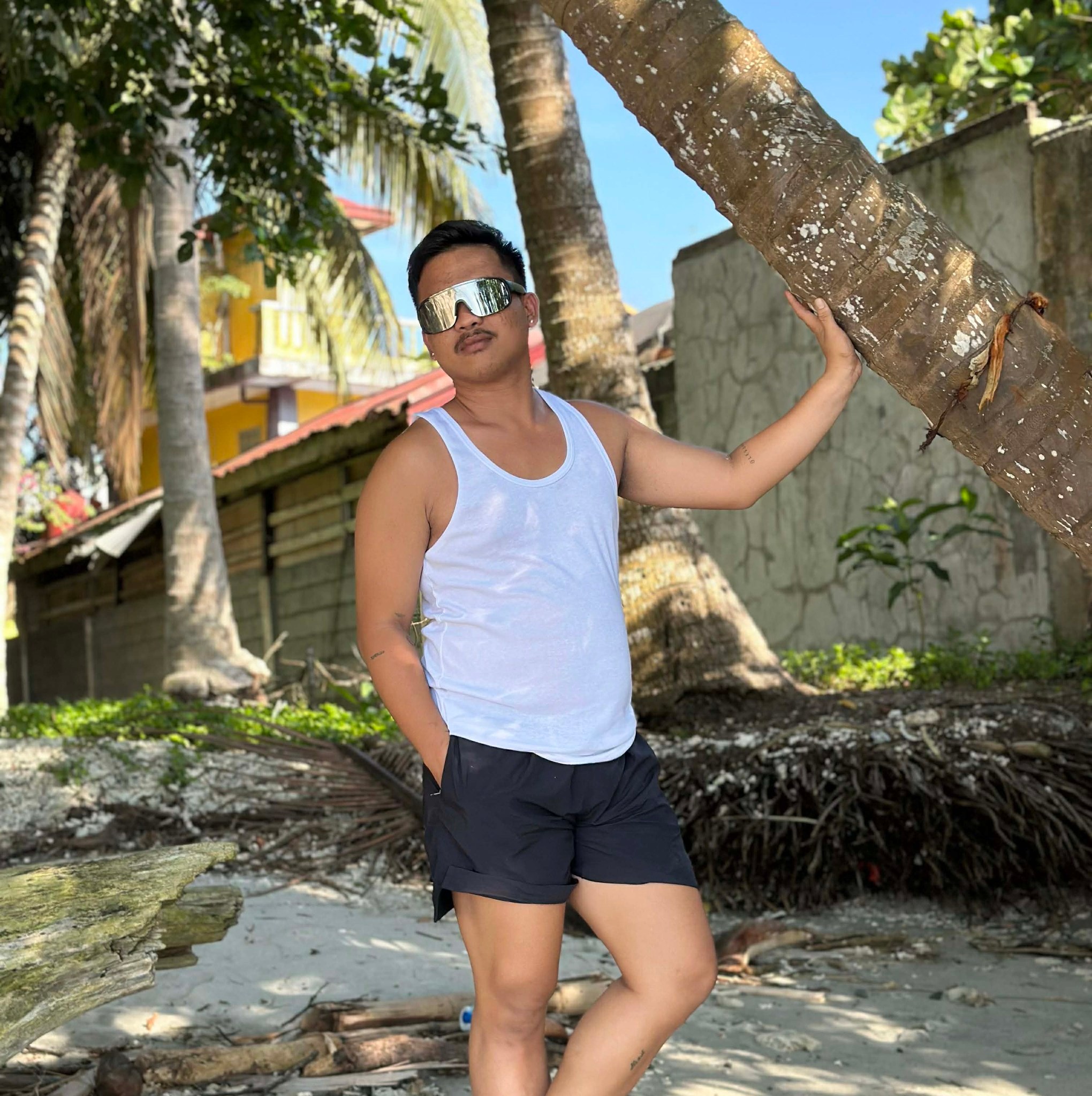 Yan Peles — Sales Assistant